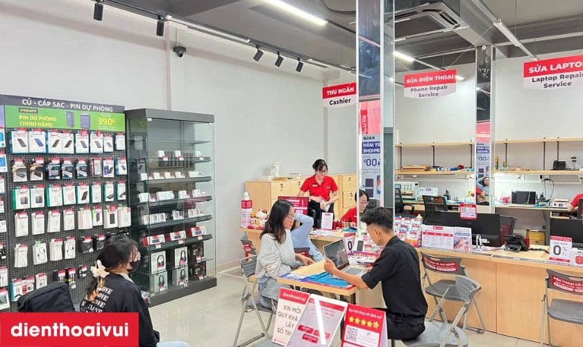 Thay pin iPhone quận Đống Đa chất lượng ở Điện Thoại Vui