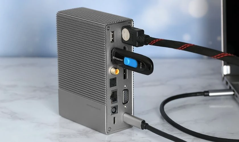 Adapter l&agrave; bộ phận chuyển đổi điện &aacute;p giữa c&aacute;c thiết bị điện