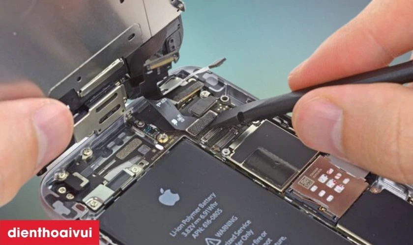 &Eacute;p cổ c&aacute;p m&agrave;n h&igrave;nh điện thoại iPhone 13 Pro Max l&agrave; l&agrave;m g&igrave;?