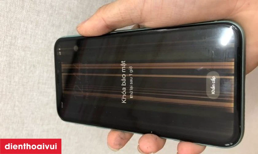 Khi n&agrave;o bạn cần &eacute;p cổ c&aacute;p m&agrave;n h&igrave;nh iPhone 15 Pro Max?