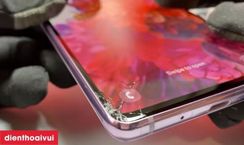 Nguy&ecirc;n nh&acirc;n m&agrave;n h&igrave;nh điện thoại Samsung M53 bị hư cổ c&aacute;p