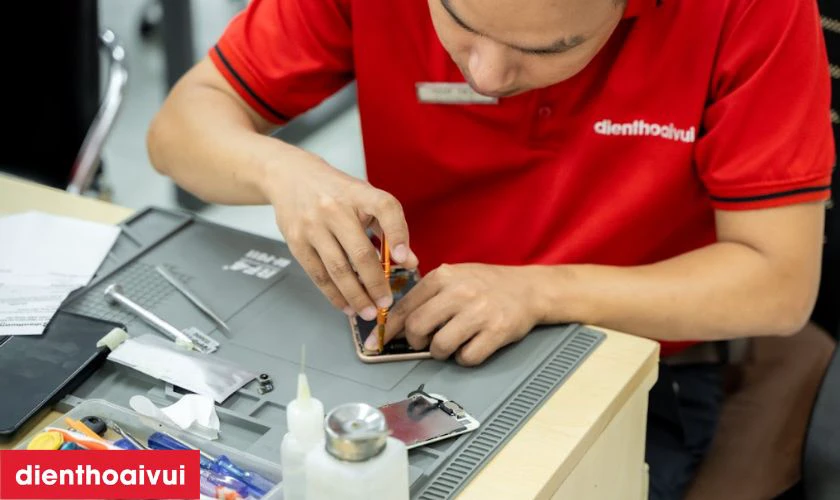 Kh&aacute;ch h&agrave;ng nhận m&aacute;y, kiểm tra lại lần cuối trước khi b&agrave;n giao v&agrave; được bảo h&agrave;nh dịch vụ theo cam kết