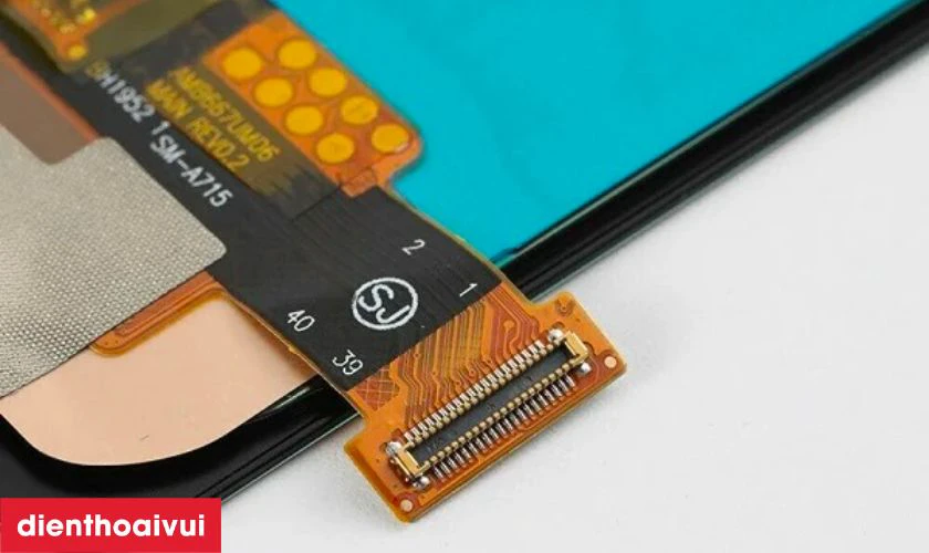 Dấu hiệu nhận biết cần &eacute;p cổ c&aacute;p cho Samsung M51