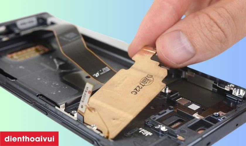 C&oacute; n&ecirc;n &eacute;p cổ c&aacute;p m&agrave;n h&igrave;nh Samsung M52 kh&ocirc;ng?