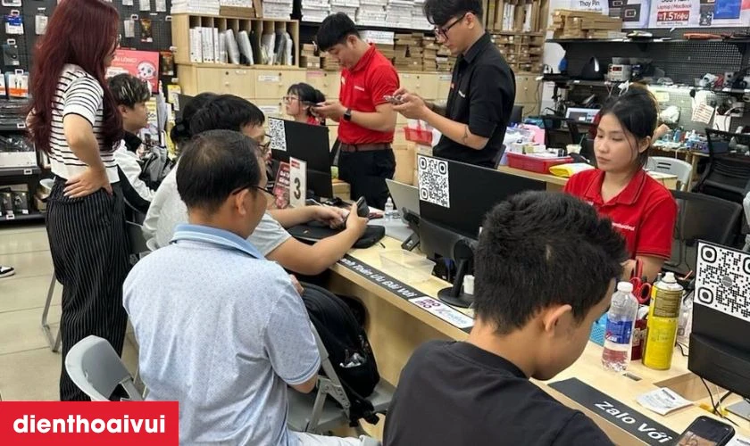 Địa chỉ &eacute;p cổ c&aacute;p m&agrave;n h&igrave;nh Samsung Note 9 uy t&iacute;n