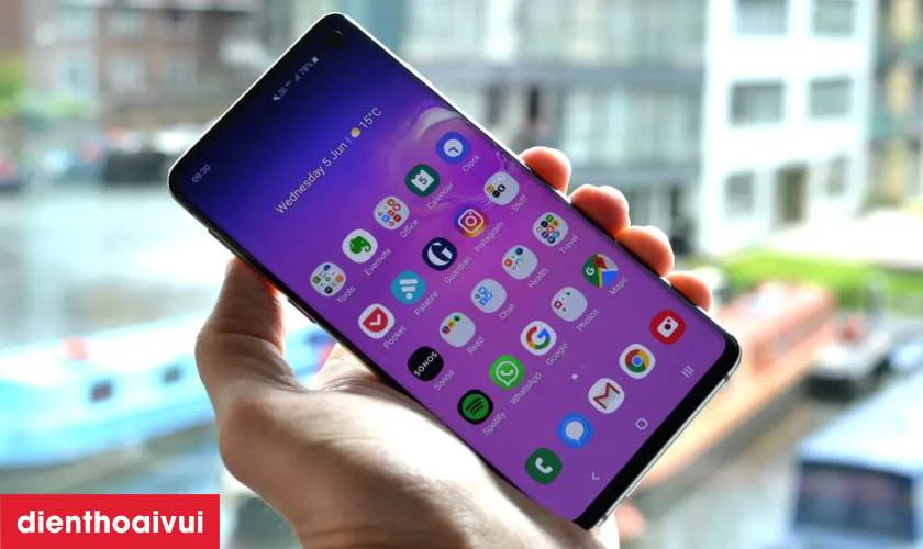L&atilde;o h&oacute;a v&agrave; hao m&ograve;n tự nhi&ecirc;n m&agrave;n h&igrave;nh điện thoại Samsung S10