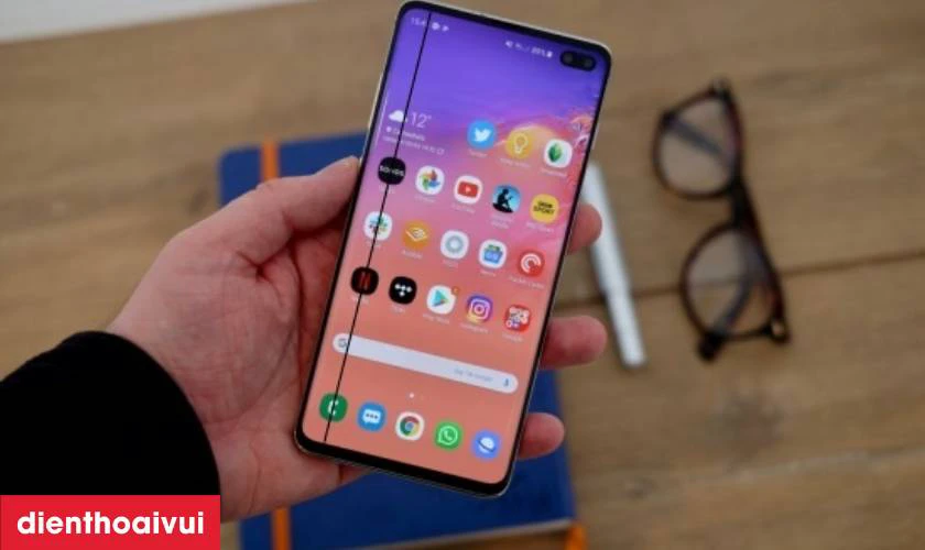 M&agrave;n h&igrave;nh Samsung S10 bị sọc ngang, sọc dọc m&agrave;u xanh, t&iacute;m, trắng&nbsp;