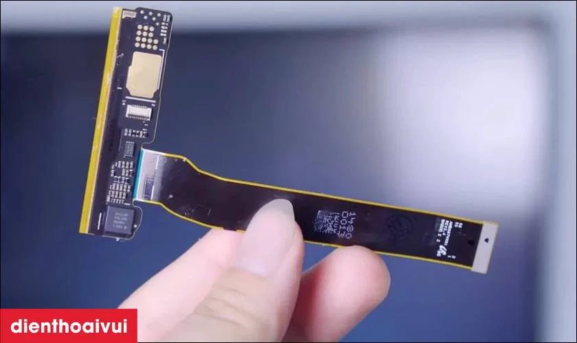 C&oacute; n&ecirc;n &eacute;p cổ c&aacute;p m&agrave;n h&igrave;nh Samsung S10 kh&ocirc;ng?