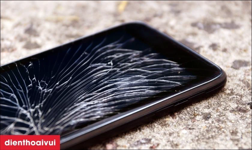 Điện thoại bị va đập mạnh g&acirc;y hỏng cổ c&aacute;p