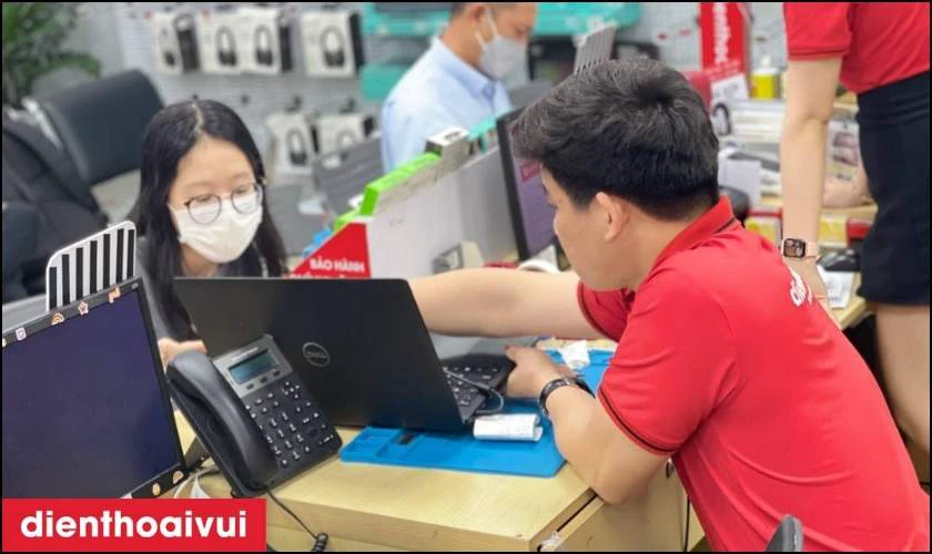 Quy trình ép cổ cáp màn hình Samsung Z Fold 2 tại Điện Thoại Vui