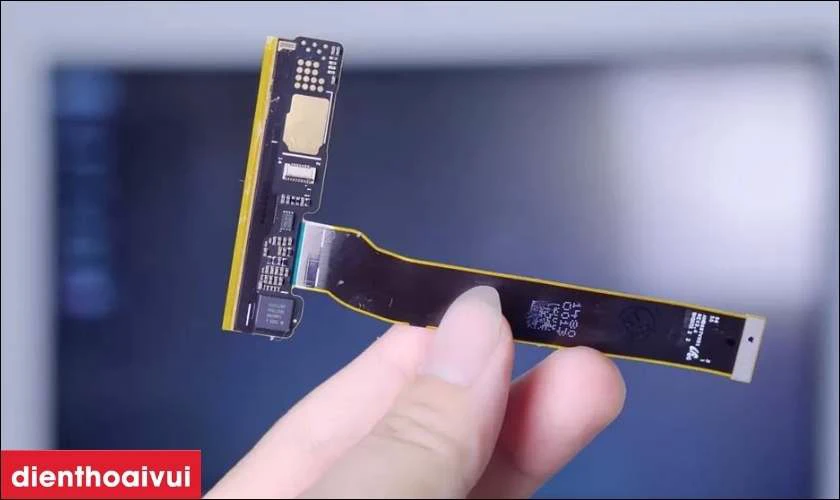 &Eacute;p cổ c&aacute;p m&agrave;n h&igrave;nh Samsung Z Fold 4 l&agrave; g&igrave;?
