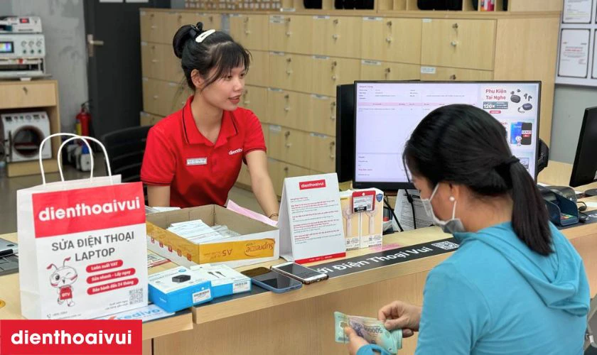 Cửa h&agrave;ng &eacute;p k&iacute;nh Apple Watch SE 2022 ở đ&acirc;u uy t&iacute;n, lấy liền lại TPHCM v&agrave; H&agrave; Nội