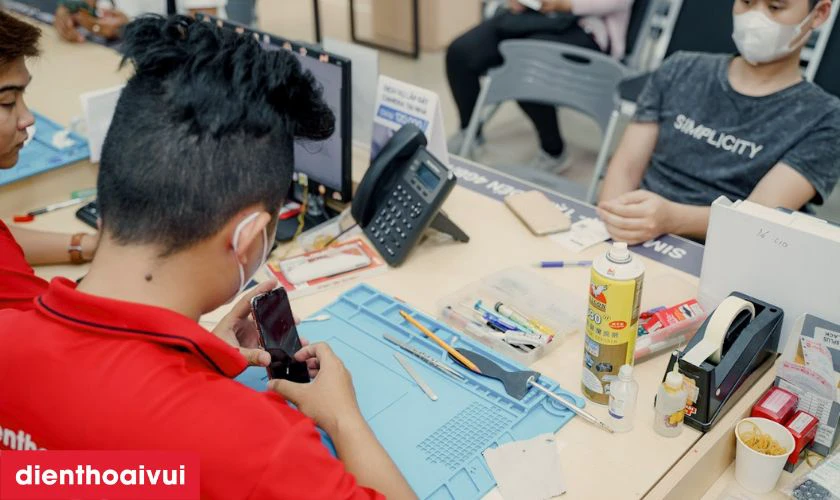 Dịch vụ ép kính Oneplus 7 Pro chính hãng, lấy liền tại Điện Thoại Vui