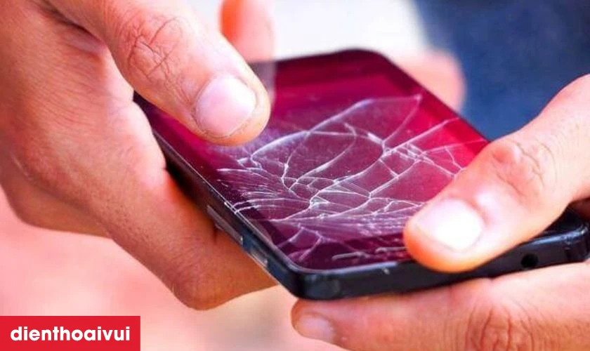 Nguy&ecirc;n nh&acirc;n tại sao điện thoại dễ bị nứt vỡ mặt k&iacute;nh