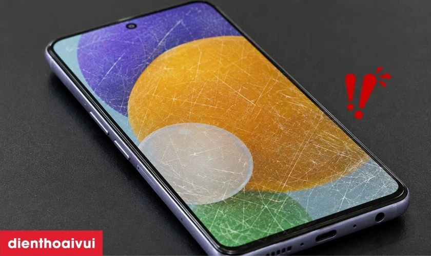 Dấu hiệu n&agrave;o bạn cần &eacute;p k&iacute;nh Samsung A52?