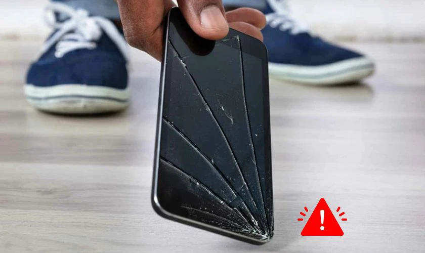 Va đập v&agrave; rơi rớt l&agrave; nguy&ecirc;n nh&acirc;n điện thoại dễ bị nứt vỡ k&iacute;nh