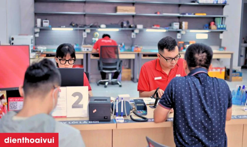 Dịch vụ &eacute;p k&iacute;nh Xiaomi Redmi Note 11 ch&iacute;nh h&atilde;ng, lấy liền tại Điện Thoại Vui