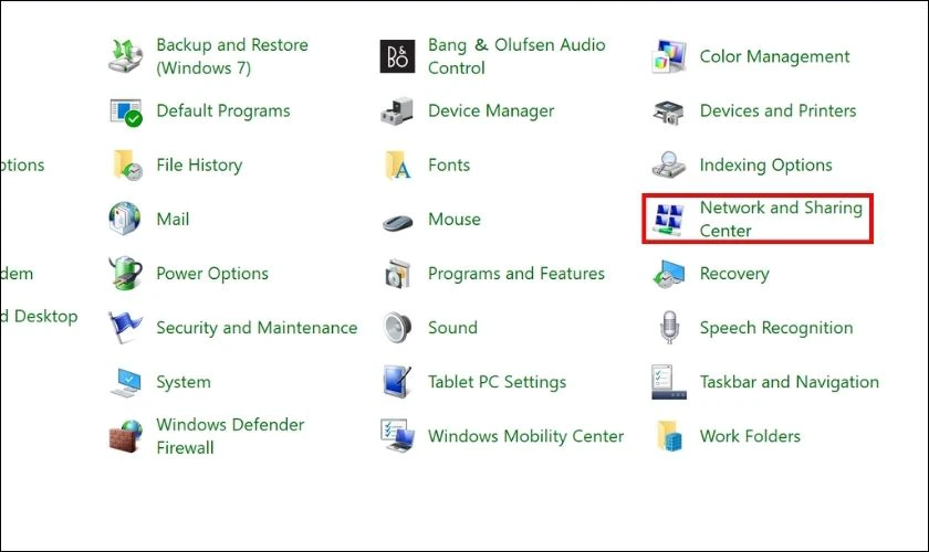 Mở Control Panel trên máy tính, chọn vào Network and Sharing Center
