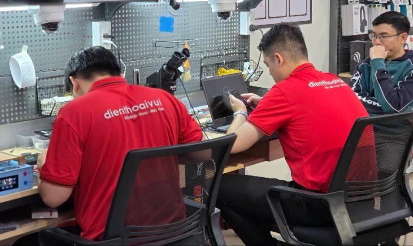 Mang iPhone đến trung tâm bảo hành