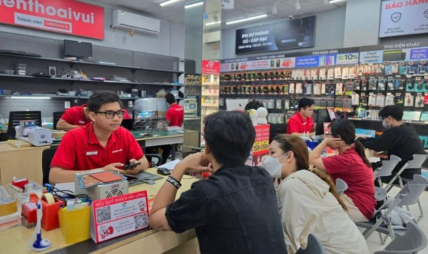 Sửa chữa điện thoại uy t&iacute;n ngay tại Điện Thoại Vui