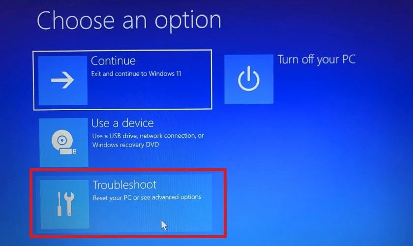 Chọn Troubleshoot để reset lại m&aacute;y t&iacute;nh Windows 11 