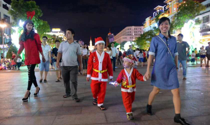 Đ&oacute;n gi&aacute;ng sinh tại phố đi bộ Nguyễn Huệ