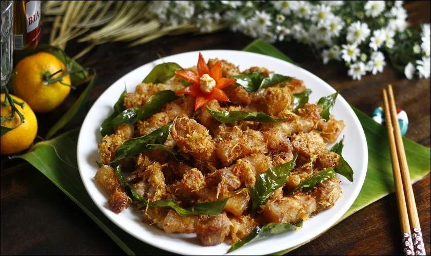 Thịt rang riềng là một món ăn đặc trưng trong mâm cỗ cúng Giỗ Tổ Hùng Vương