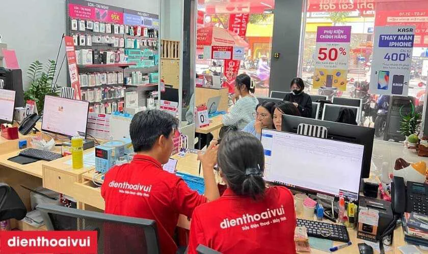 Địa chỉ thay màn hình Samsung M62 uy t&iacute;n tại Điện Thoại Vui