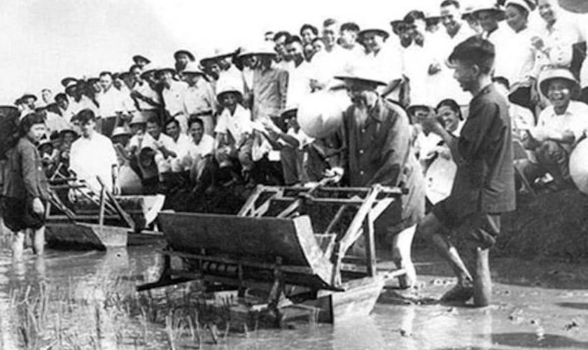 H&igrave;nh ảnh ng&agrave;y 1/5 x&uacute;c động nhất