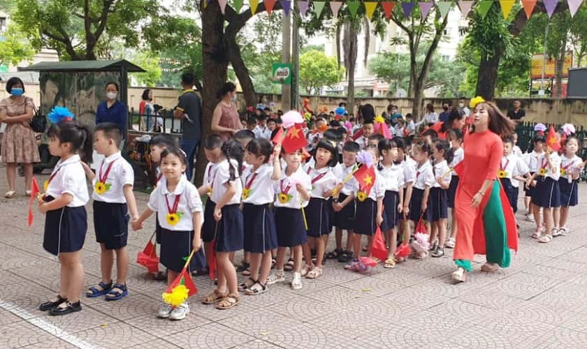 Hình ảnh Back to School về học sinh các cấp ấn tượng
