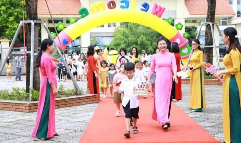 Hình ảnh giáo viên trong lễ khai giảng