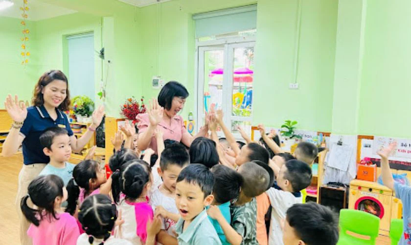 Hình ảnh lớp mầm non nhộn nhịp