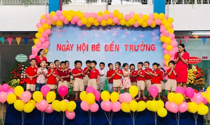 Văn nghệ chào mừng đầu năm học