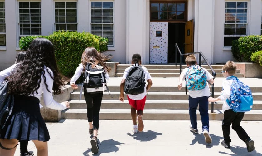 Hình ảnh Back to School về ngày khai giảng ý nghĩa