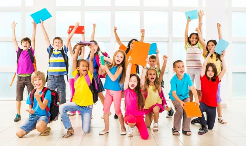 Hình ảnh Back to School về ngày khai giảng vui