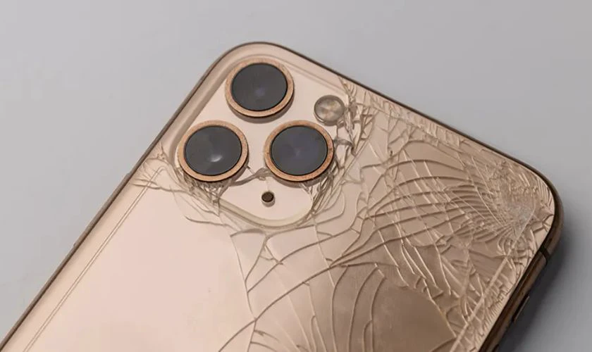 Hình ảnh iPhone 12 Pro Max bị vỡ camera
