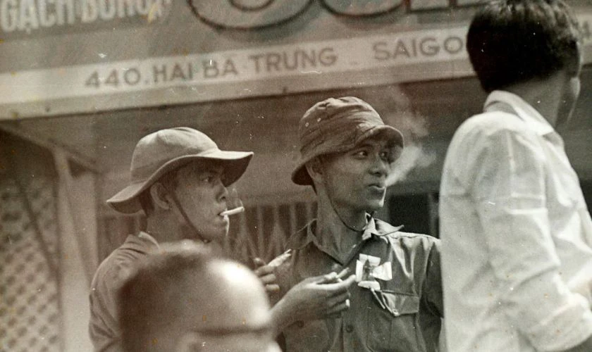 Giây phút thư giãn của đội quân giải phóng sau khi chiến thắng giặc