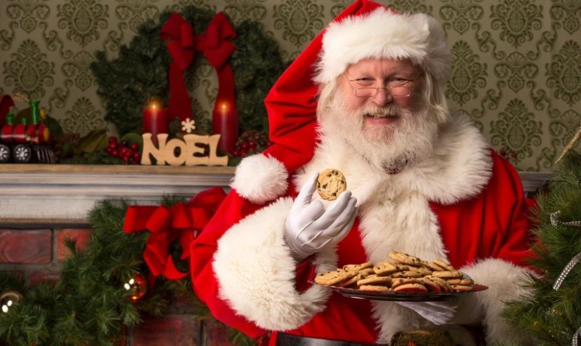 &Ocirc;ng gi&agrave; Noel b&ecirc;n b&aacute;nh quy Gi&aacute;ng Sinh