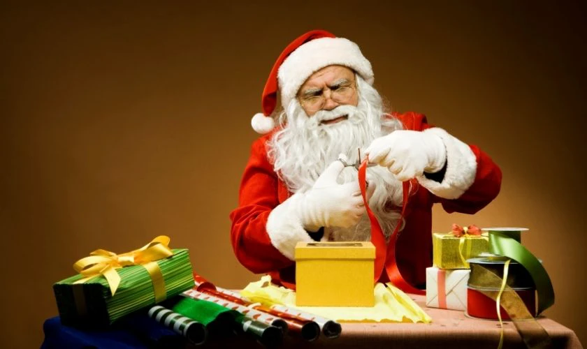&Ocirc;ng gi&agrave; Noel v&agrave; hộp qu&agrave;