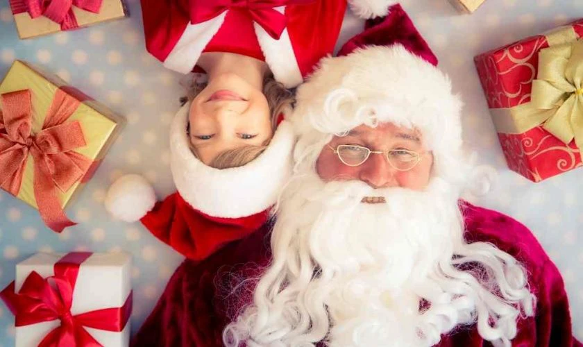 H&igrave;nh ảnh &ocirc;ng gi&agrave; Noel b&ecirc;n trẻ em đẹp