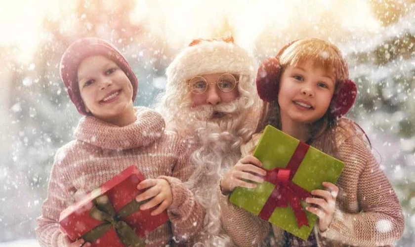 H&igrave;nh ảnh Santa Claus v&agrave; trẻ em đ&ecirc;m Gi&aacute;ng Sinh an l&agrave;nh