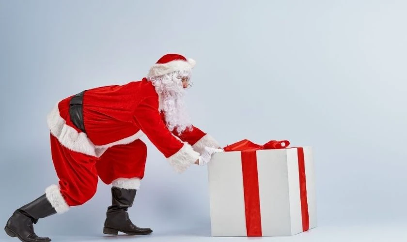 &Ocirc;ng gi&agrave; Noel tặng qu&agrave; Gi&aacute;ng Sinh