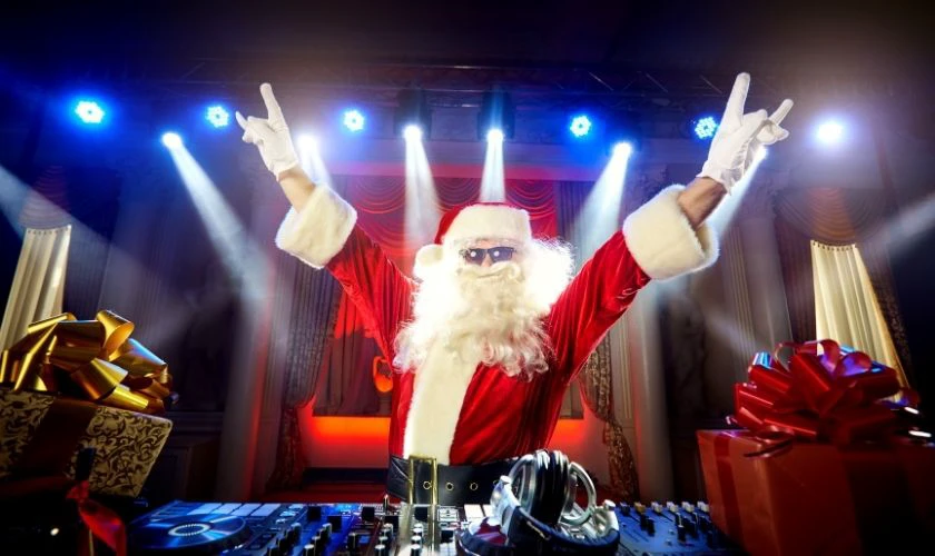 H&igrave;nh ảnh &ocirc;ng gi&agrave; Noel h&agrave;i hước
