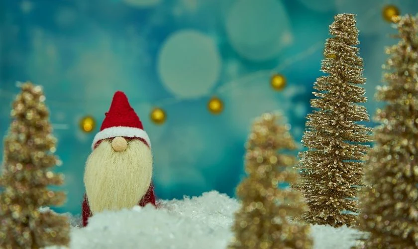 H&igrave;nh ảnh &ocirc;ng gi&agrave; Noel v&agrave; c&acirc;y th&ocirc;ng