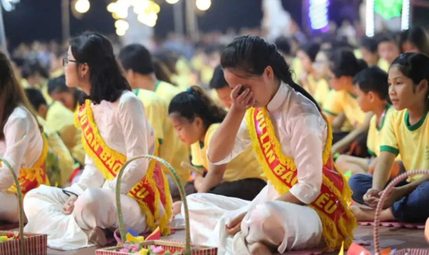 H&igrave;nh ảnh cảm động trong ng&agrave;y lễ Vu Lan