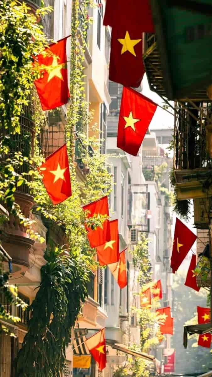 Hình nền 30/4 nền đỏ sao vàng đơn giản