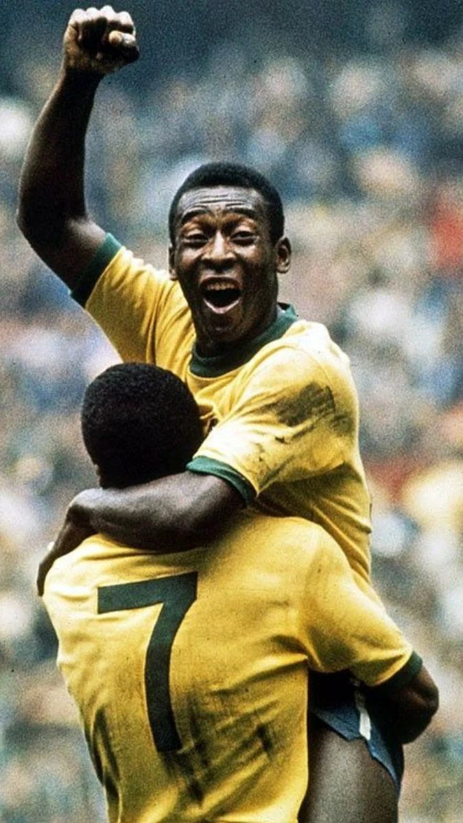 H&igrave;nh nền điện thoại cầu thủ b&oacute;ng đ&aacute; Pele