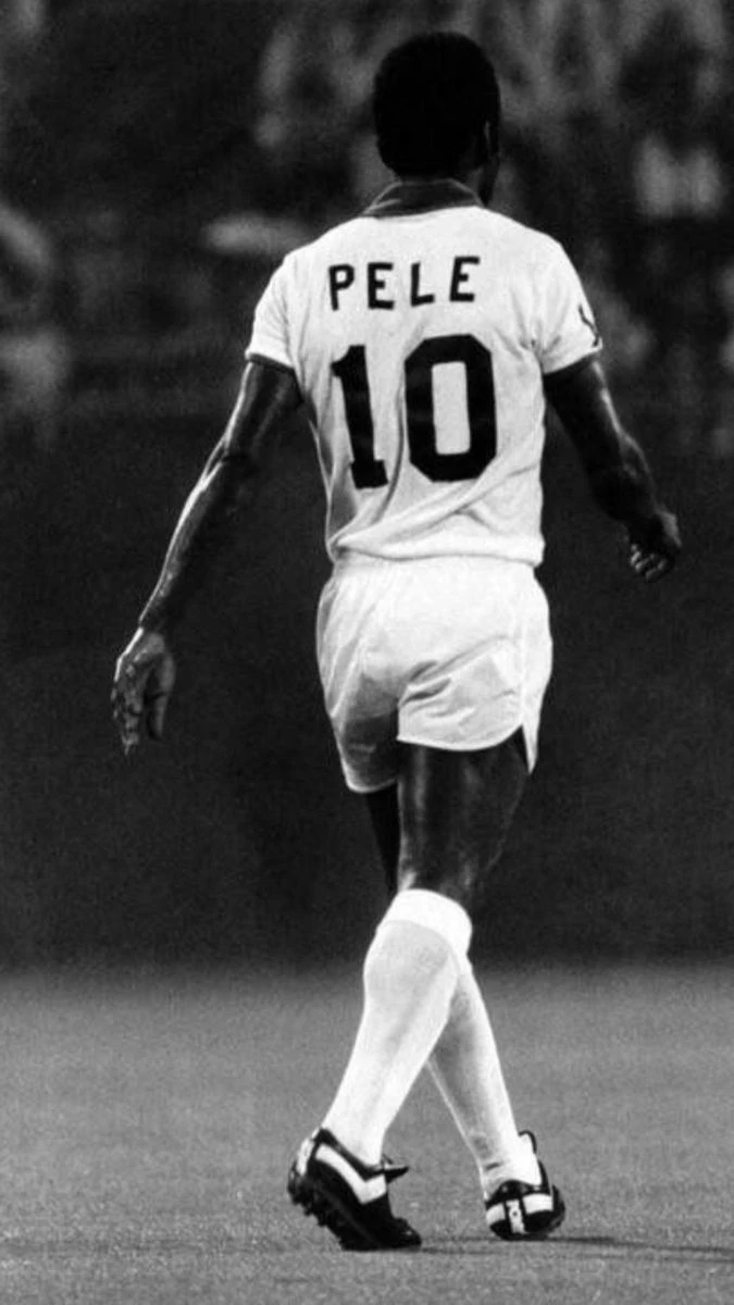 Ảnh Pele trắng đen l&agrave;m h&igrave;nh nền