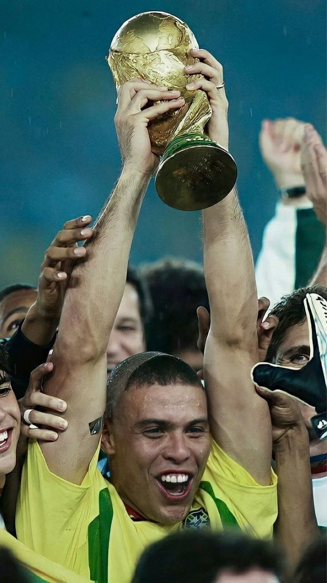 Ronaldo Nazario n&acirc;ng c&uacute;p