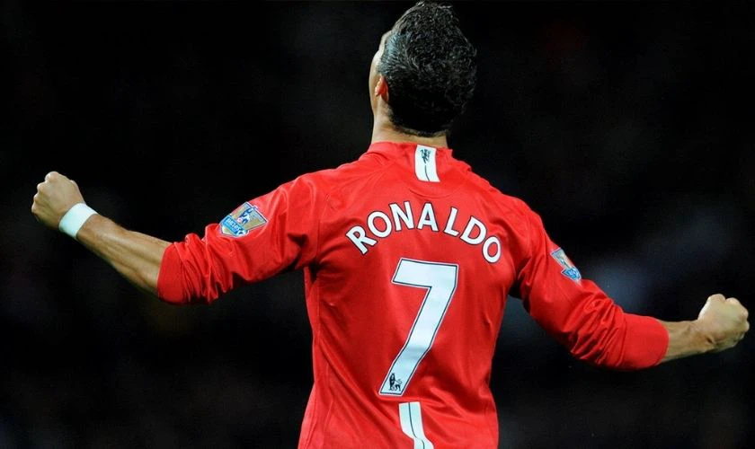 CR7 trong m&agrave;u &aacute;o thi đấu